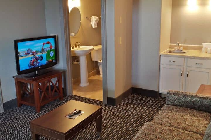 Room 40 of 72