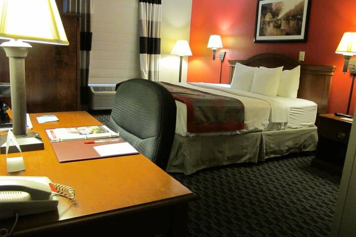 Room 4 of 72