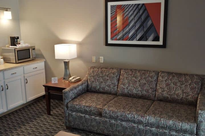 Lounge 42 of 72