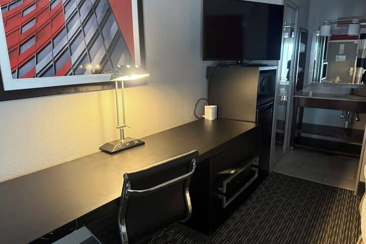 Room 33 of 72
